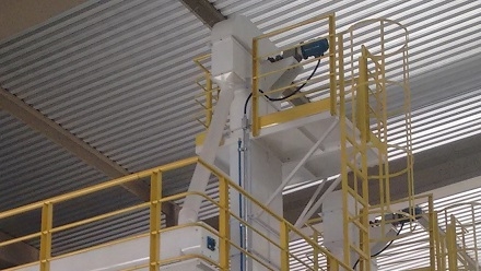 Elevador de Canecas Elevador de Canecas